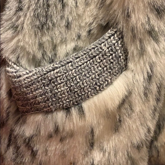 Faux White Tiger Fur Coat - Picture 4 of 6